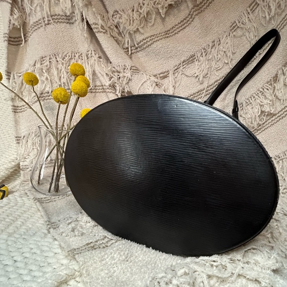 💎 Louis Vuitton Black Epi Cluny Shoulder Bag 💎 - Picture 8 of 12